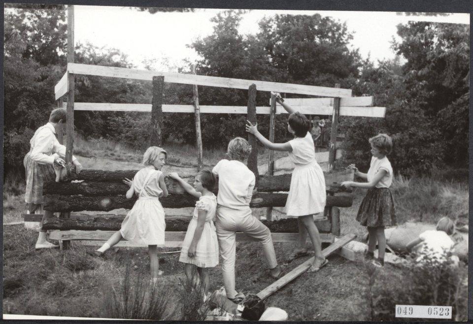 Kinderen, bouwnijverheid, hutten, Bestanddeelnr 049-0523