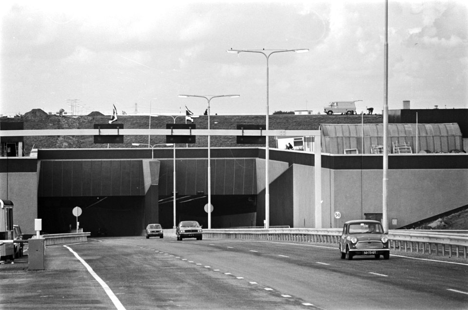 Kiltunnel onder Dordse Kil tussen Dordrecht en 's-Gravendeel, Bestanddeelnr 929-3739