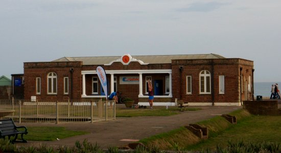 Kingsway Western Bowls Pavilion, Western Esplanade, Hove (August 2013) (1)