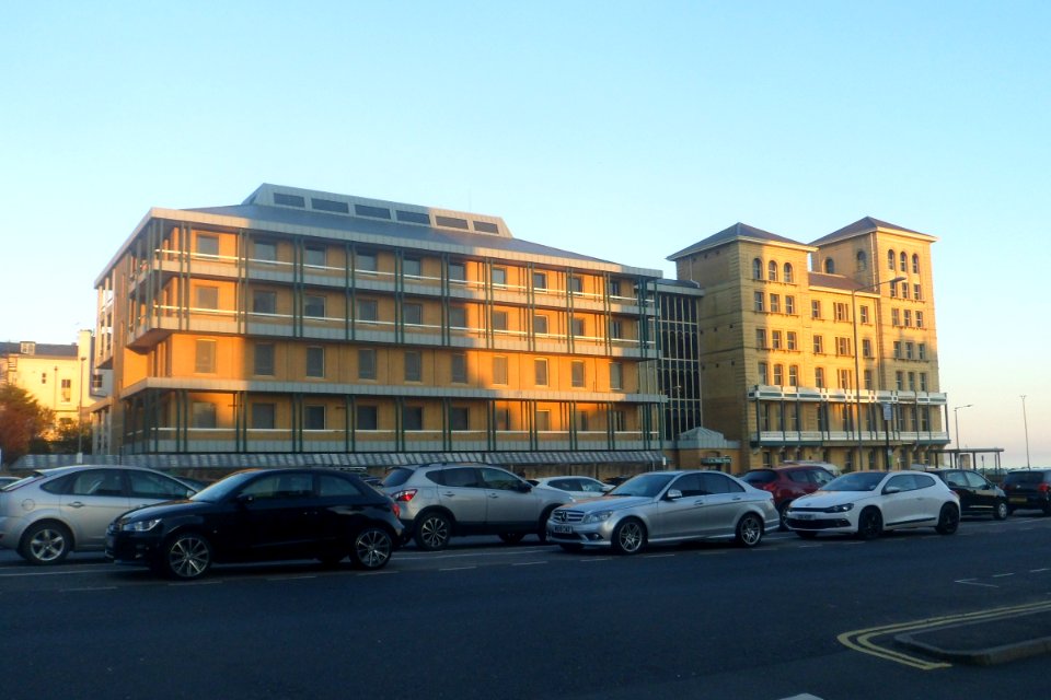 Kings House (Former SEEBOARD Headquarters), Queen's Gardens, Hove (NHLE Code 1205528) (April 2018) (4)
