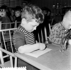 Kinderen in het Reinildahuis in de Marnixstraat 28 Amsterdam, Bestanddeelnr 908-4755