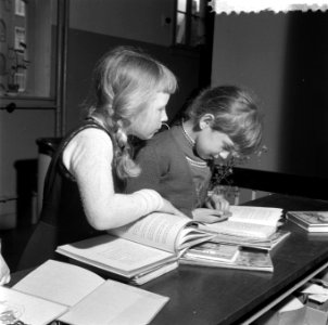 Kinderen in het Reinildahuis in de Marnixstraat 28 Amsterdam, Bestanddeelnr 908-4759