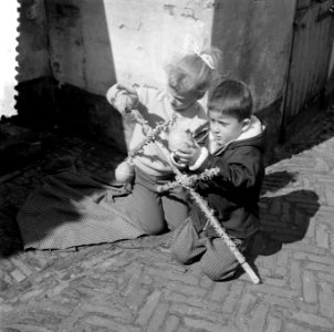 Kinderen maken hun Palmpasen, Bestanddeelnr 908-4947