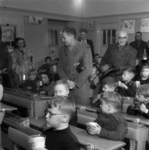 Kinderen krijgen melk op school, Bestanddeelnr 901-4807