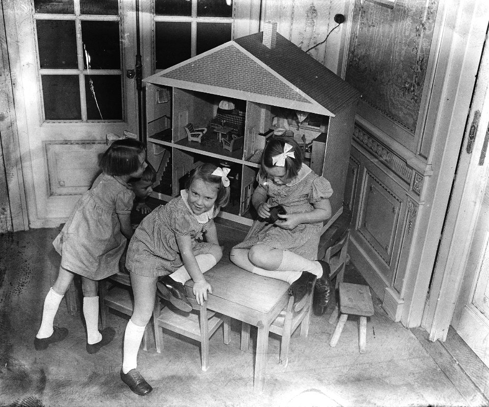 Kinderdagverblijf Het Kabouterhuis op de Amsteldijk te Amsterdam. Officiele op, Bestanddeelnr 901-2524