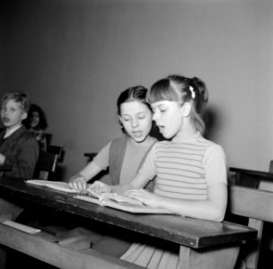 Kinderen krijgen onderwijs in de school van het koninklijk Deens ballet, Bestanddeelnr 252-9222