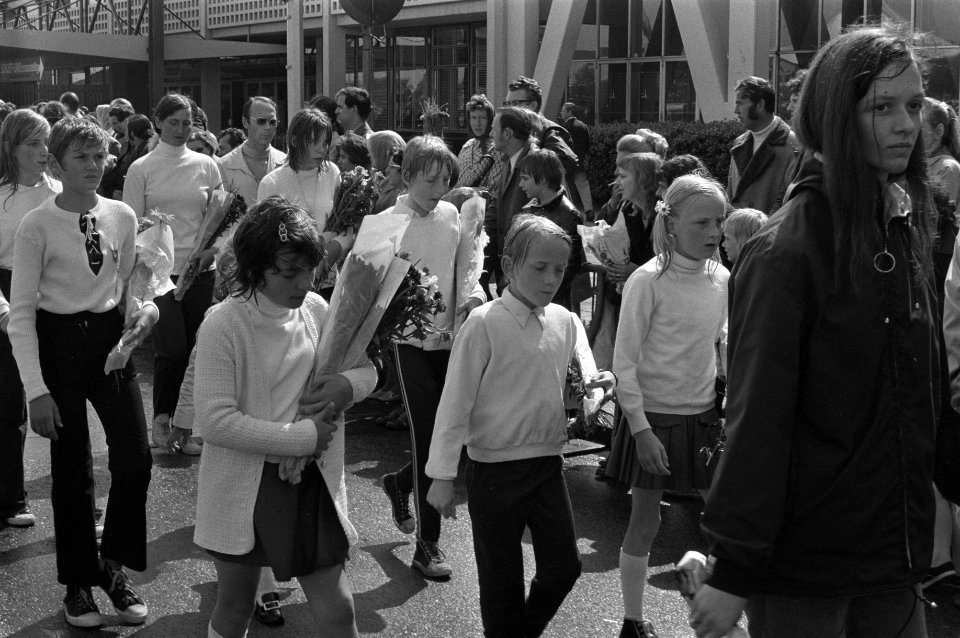Kinderen met bloemen, Bestanddeelnr 925-6587