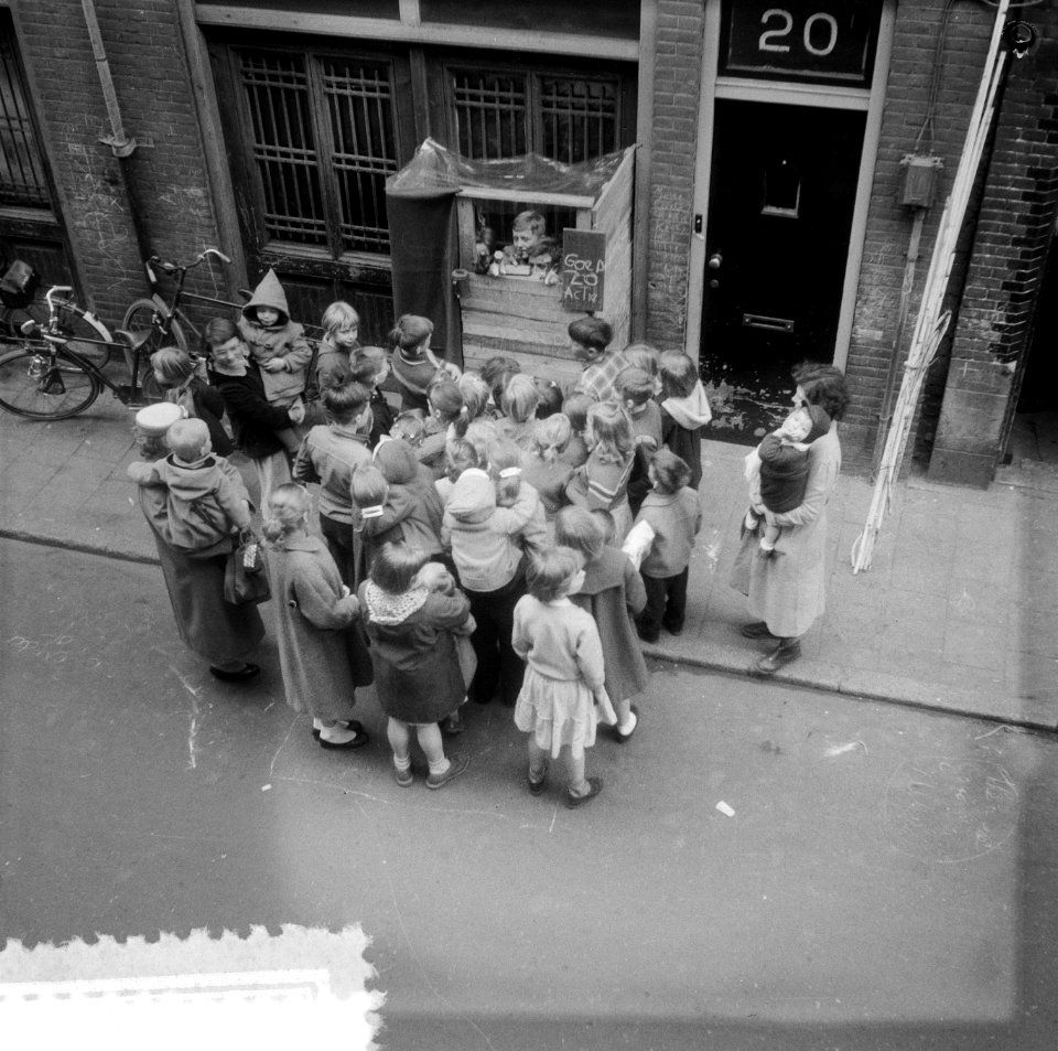 Kinderen in de Jordaan amuseren zich in Paasvakantie, Bestanddeelnr 908-5116