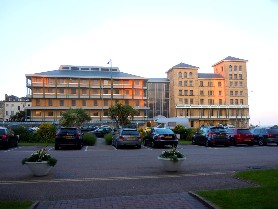 Kings House (Former SEEBOARD Headquarters), Queen's Gardens, Hove (Unlisted North wing, June 2017) (1)