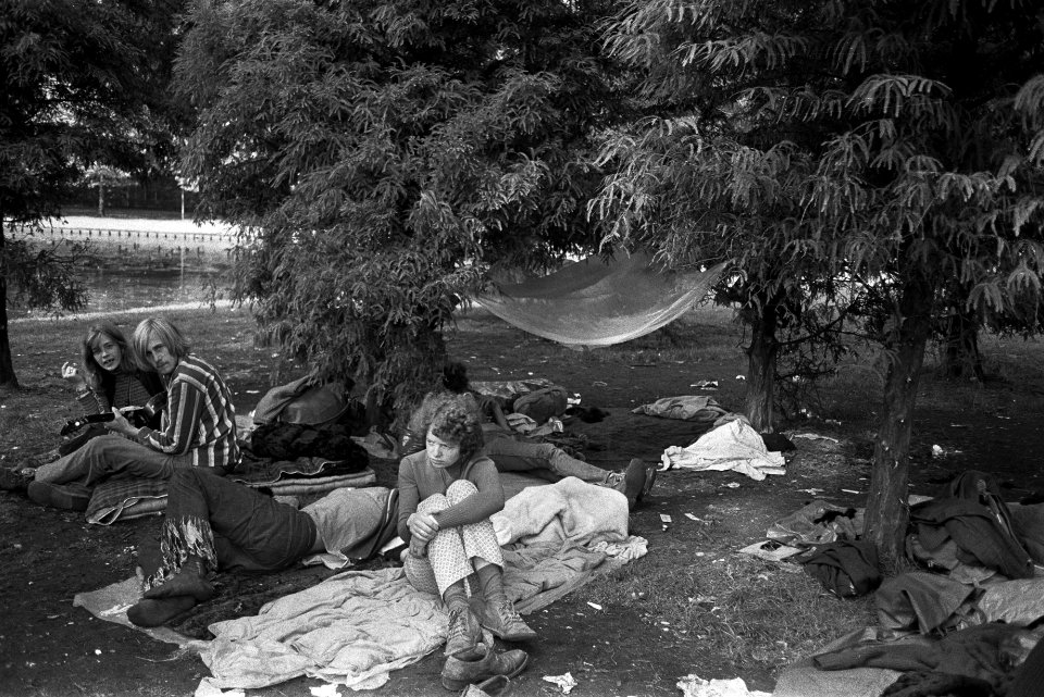 Kinderen en oude mensen in Vondelpark, Amsterdam in herfstzon, Bestanddeelnr 924-9994