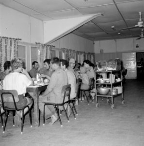 Kibboets Nir Elyahu. Gemeenschappelijke eetzaal van de kibboets met meest jonge , Bestanddeelnr 255-3706