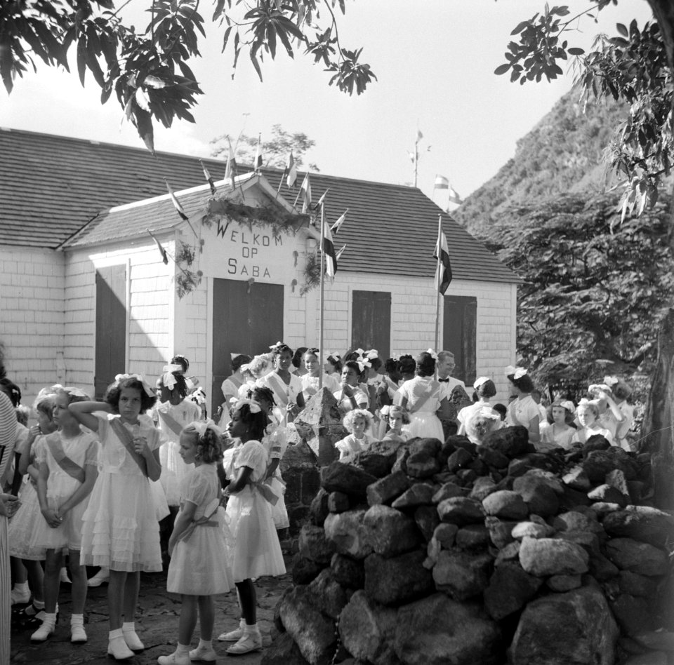 Kinderen bij de koninklijke ontvangst op Saba, Bestanddeelnr 252-4105