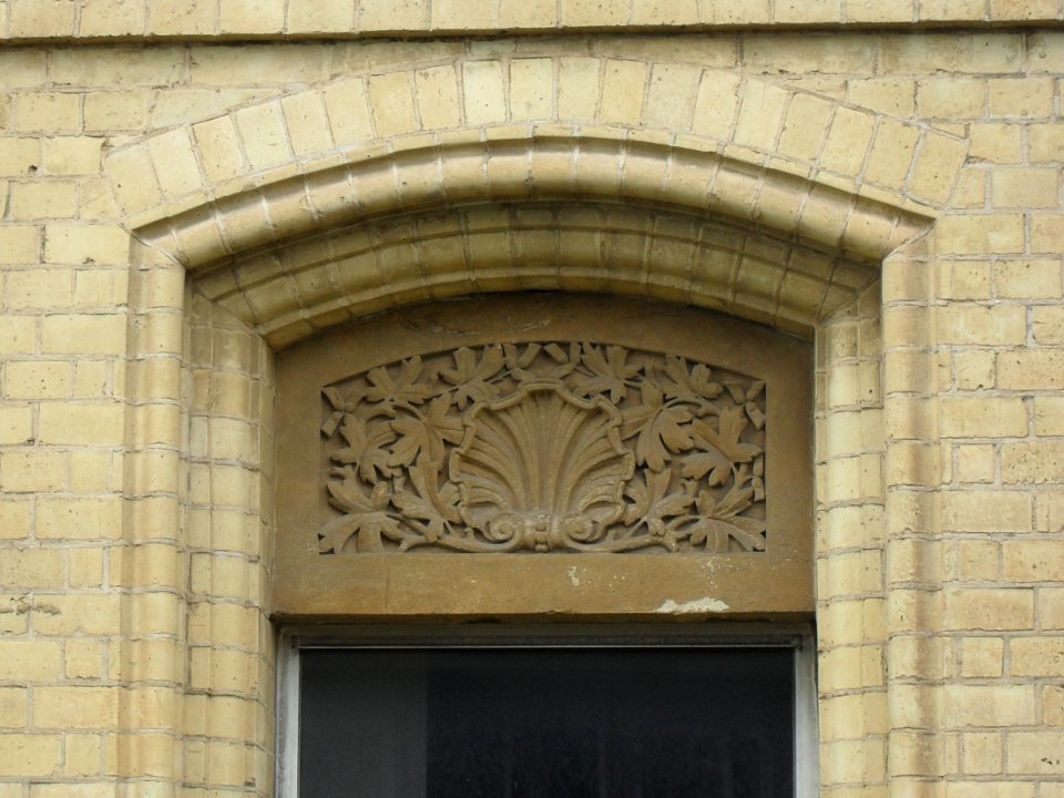 Kings House (Former SEEBOARD Headquarters), Queen's Gardens, Hove (NHLE Code 1205528) (August 2010) (Detail)