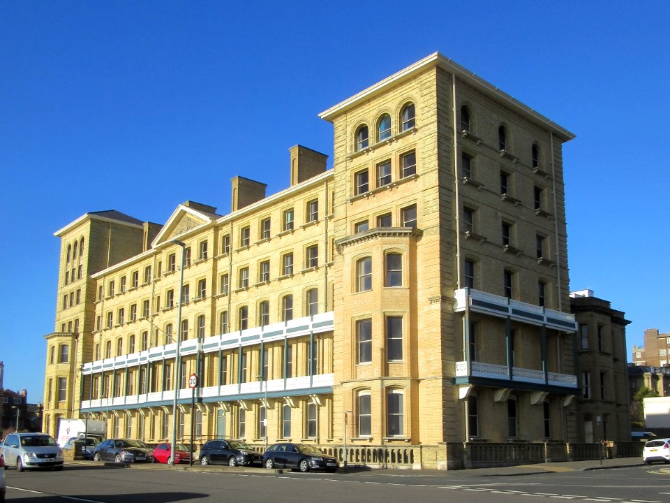 Kings House (Former SEEBOARD Headquarters), Queen's Gardens, Hove (NHLE Code 1205528) (January 2017) (3)