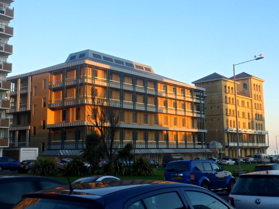 Kings House (Former SEEBOARD Headquarters), Queen's Gardens, Hove (NHLE Code 1205528) (April 2018) (3)
