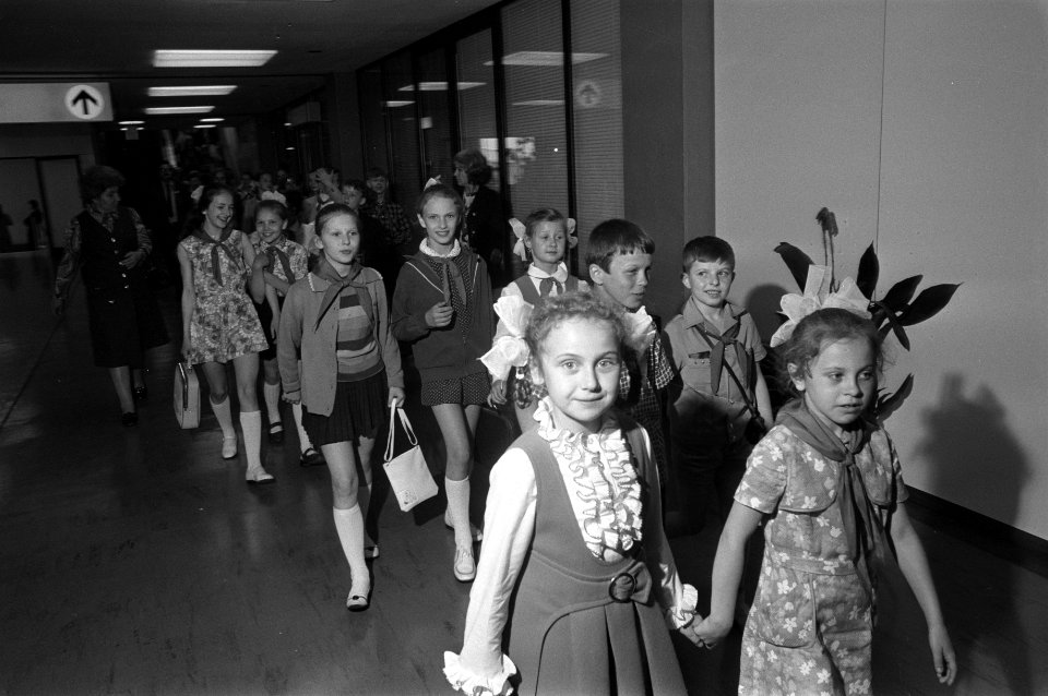 Kinderen, zangers, dansers, Bestanddeelnr 925-6717