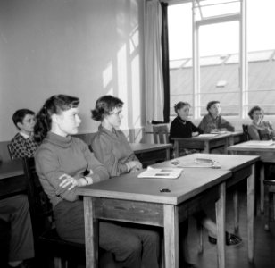 Kinderen krijgen onderwijs in de school van het koninklijk Deens ballet, Bestanddeelnr 252-9218
