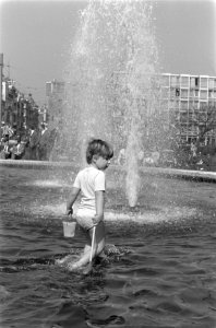 Kinderen in de fontein, Frederiksplein, Bestanddeelnr 922-2742