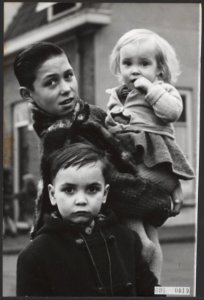 Kinderen, reddingen, branden, majoor herman, majoor mw marijke, majoor geert jan, Bestanddeelnr 091-0019