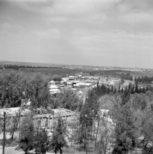 Kibboets Kwuzath Schiller gezien vanaf de watertoren van kibboets Kiwath Brenner, Bestanddeelnr 255-0633