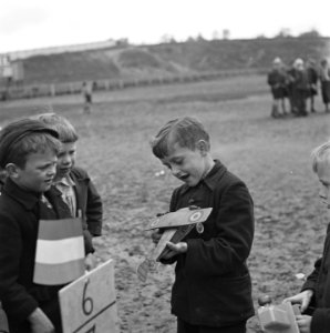 Kinderfeest van naar Belgie geevacueerde Nederlandse kinderen, Bestanddeelnr 900-2628