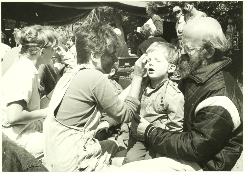 Kinderfeest op de Garenkokerskade. NL-HlmNHA 5400467327