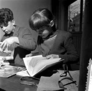 Kinderen in het Reinildahuis in de Marnixstraat 28 Amsterdam, Bestanddeelnr 908-4761