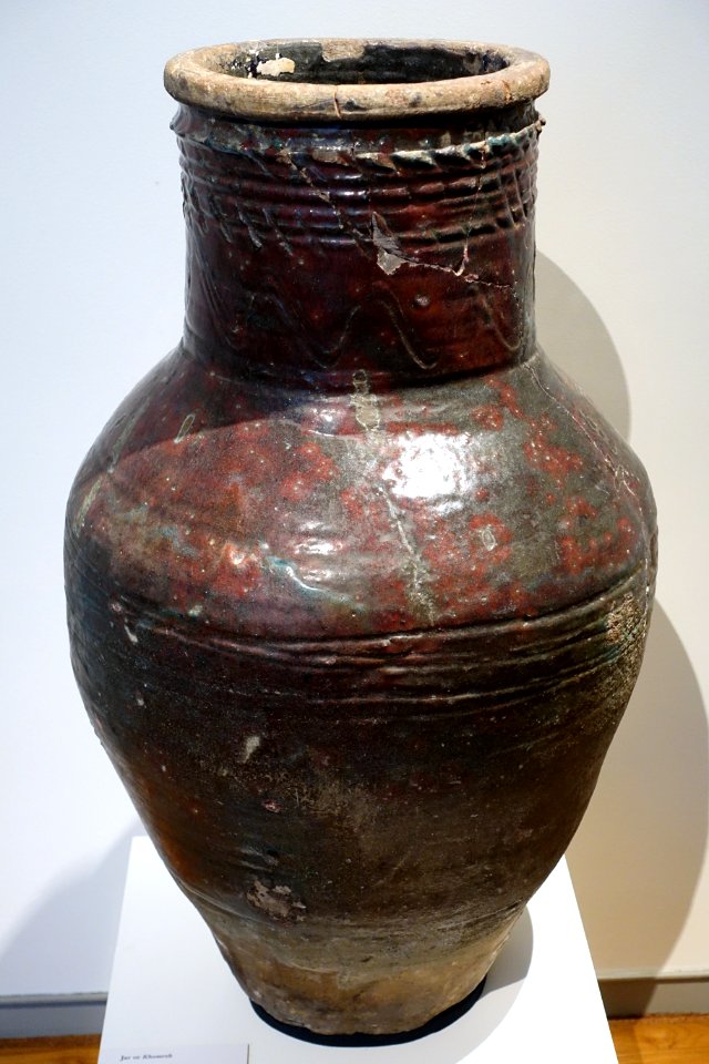 Khomreh (jar), Iran, 7th-8th century AD, earthenware, impressed and glazed - Aga Khan Museum - Toronto, Canada - DSC06317