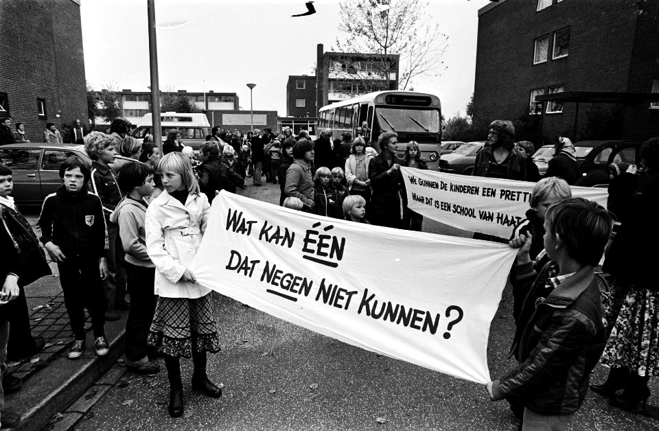 Kinderen van door ouders bezette Almereschool in Lelystad naar andere school de, Bestanddeelnr 929-9696