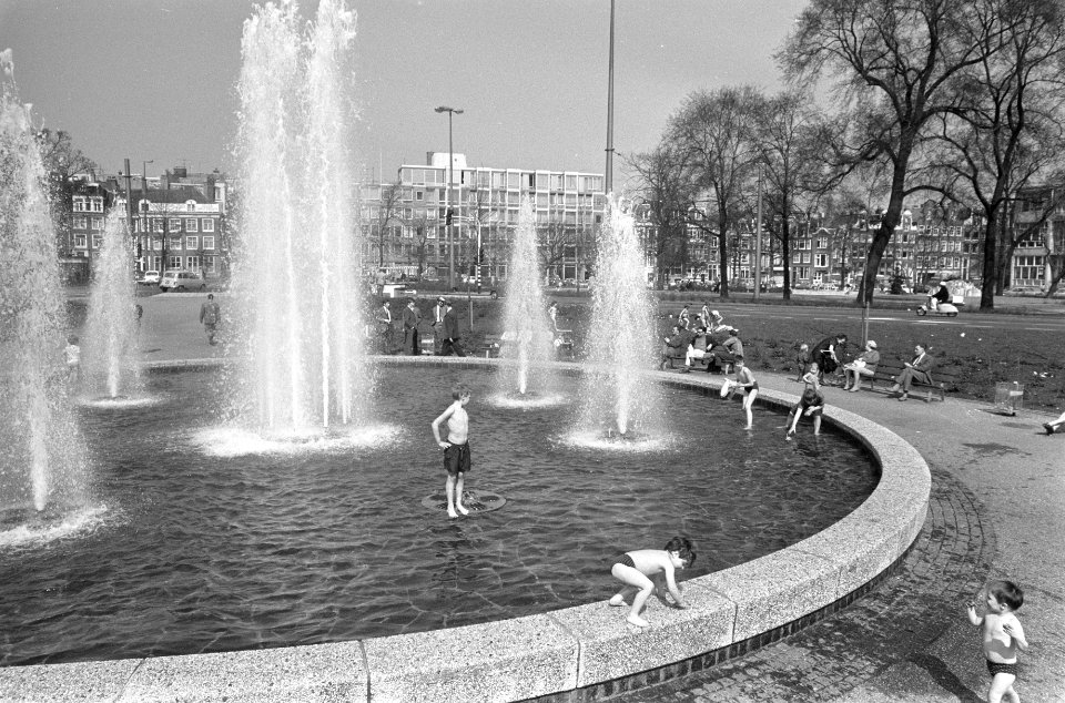 Kinderen in de fontein, Frederiksplein, Bestanddeelnr 922-2740