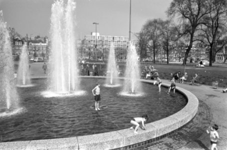 Kinderen in de fontein, Frederiksplein, Bestanddeelnr 922-2740