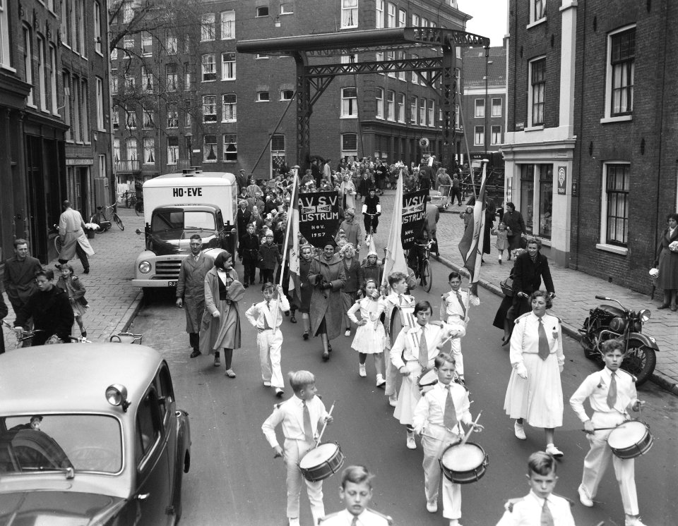 Kinderen van de Gouden Reaal kregen feestmiddag aangeboden door de AVSV t.g.v., Bestanddeelnr 909-0696