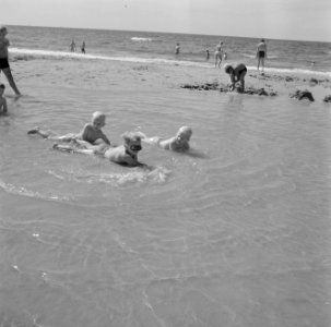 Kinderen in zee, Bestanddeelnr 254-4411