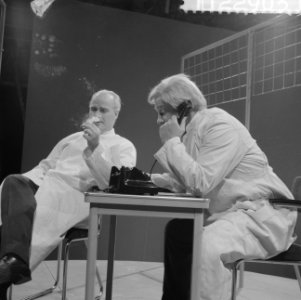 Kent U de Melkweg Links Lo van Hensbergen en Kees Brusse, Bestanddeelnr 912-2903
