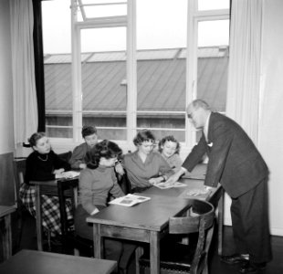 Kinderen krijgen onderwijs in de school van het koninklijk Deens ballet, Bestanddeelnr 252-9216