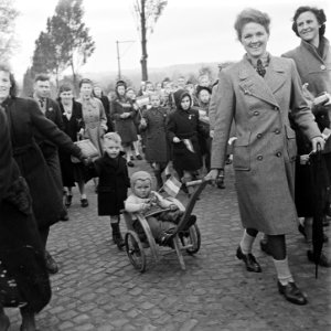 Kinderfeest van naar Belgie geevacueerde Nederlandse kinderen, Bestanddeelnr 900-2616