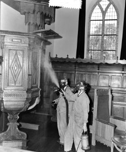 Kerk Blaricum, uitgassen van insecten, 500 jaar oude Nederlands Hervormde Kerk, Bestanddeelnr 906-4700
