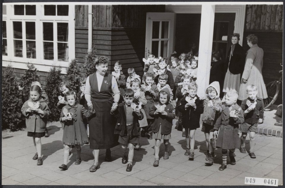 Kinderen, vakanties, scholen, pasen, Bestanddeelnr 049-0461