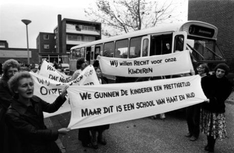 Kinderen van door ouders bezette Almereschool in Lelystad naar andere school de, Bestanddeelnr 929-9695