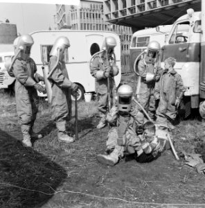 Kinderen brengen vakantie door in stad Spelen Marsmannetje bij Boltini, Bestanddeelnr 912-7951