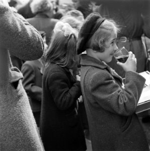 Kinderfeest van naar Belgie geevacueerde Nederlandse kinderen, Bestanddeelnr 900-2634