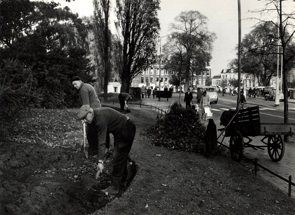 Kennemerplein westzijde, ziende naar het noord-oosten. Aangekocht in 1977 van United Photos de Boer bv, NL-HlmNHA 54004806