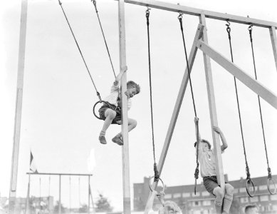 Kinderen aan de ringen, Bestanddeelnr 190-1023 photo