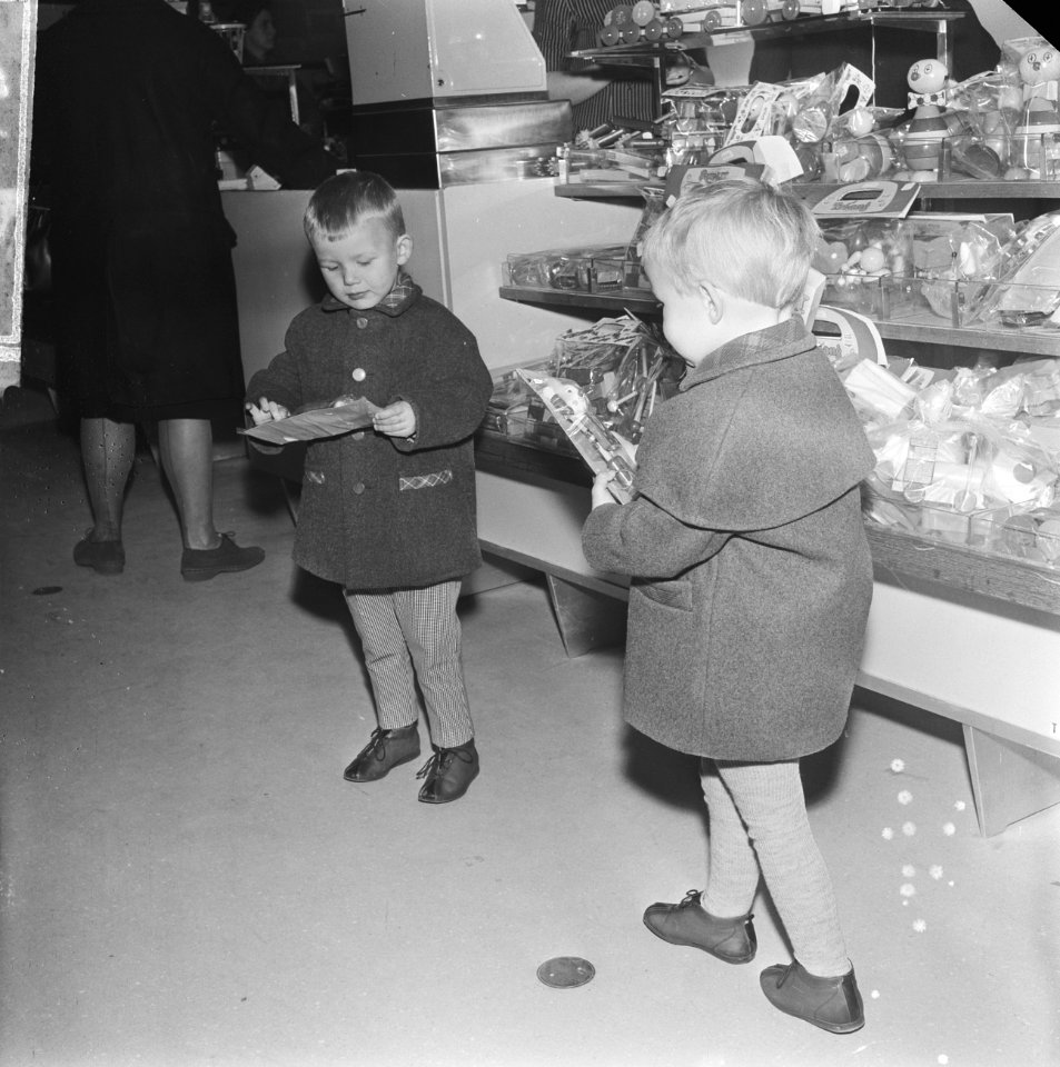 Kinderen, Sinterklaas, speelgoed, Bestanddeelnr 918-4751