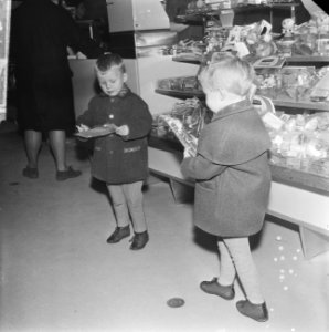 Kinderen, Sinterklaas, speelgoed, Bestanddeelnr 918-4751