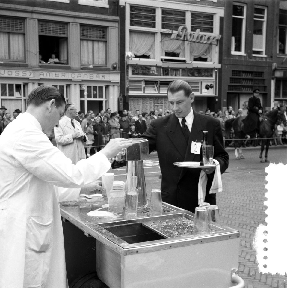 Kelnersrace Amsterdam Thorbeckeplein (bier), Bestanddeelnr 905-1661