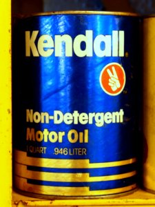 Kendall motor oil can