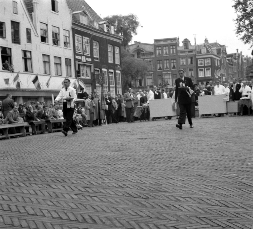 Kelnersrace Amsterdam Thorbeckeplein (bier), Bestanddeelnr 905-1660