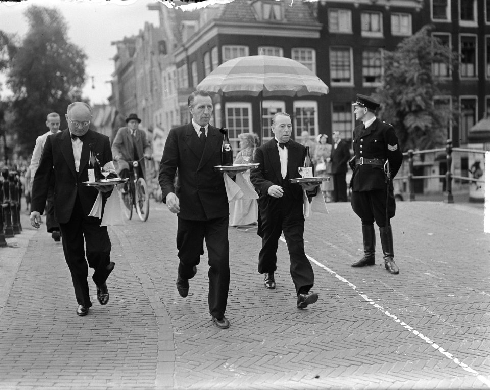 Kelners en dienstersrace op Thorbeckeplein, Bestanddeelnr 904-0655