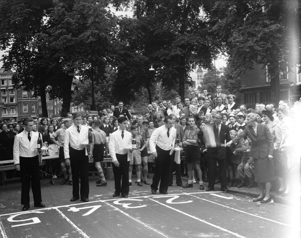 Kelnersrace Amsterdam Thorbeckeplein (bier), Bestanddeelnr 905-1663